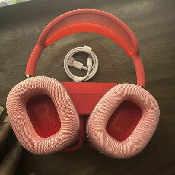 Max Pink Airpods Pro Max Headphones V-MORO 3-in-1 Silicone Case